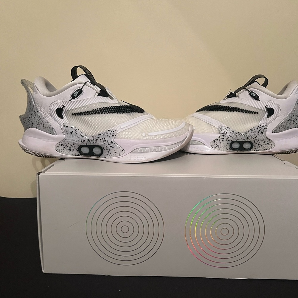 Nike adapt size 9 (works 100%) oreo